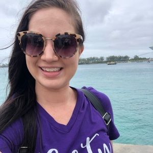 Meet your Posher, Nicole